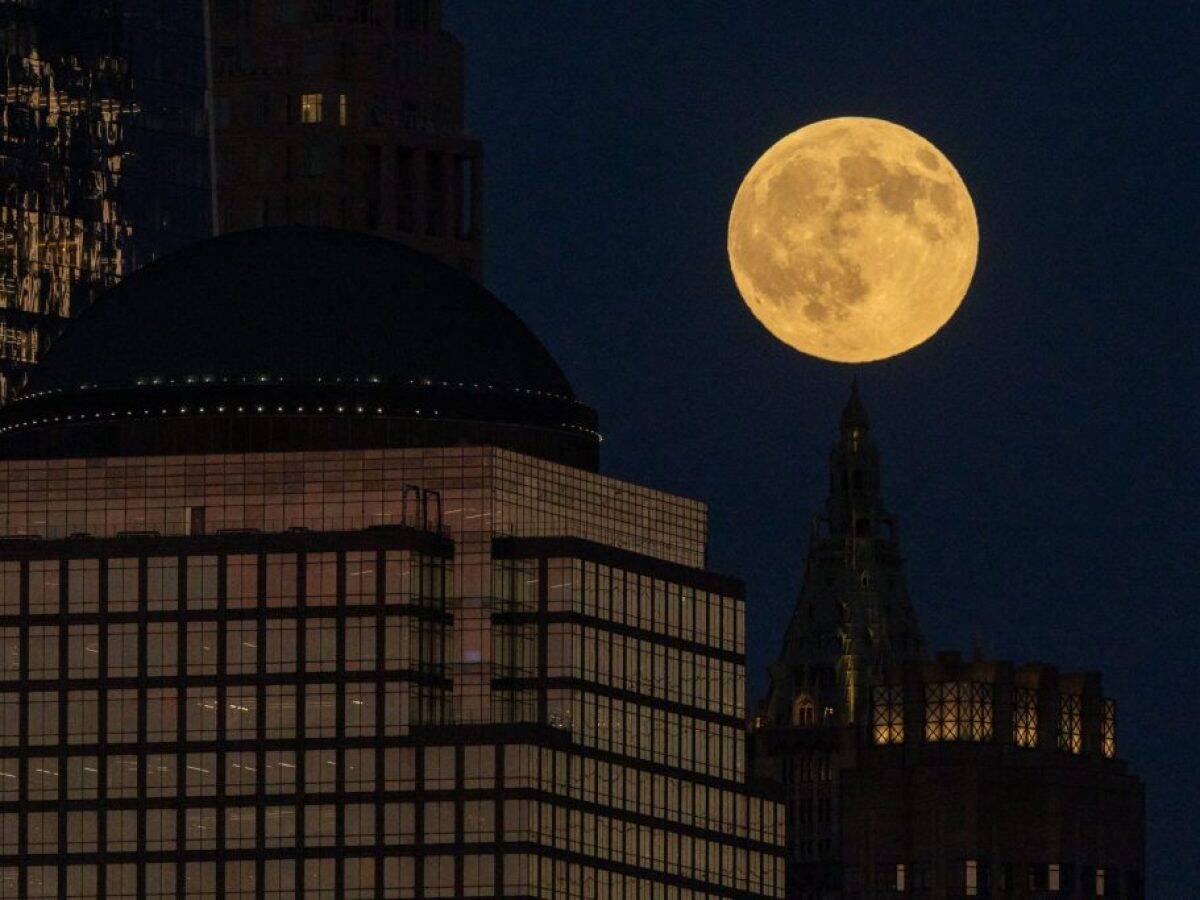 Πότε θα έχουμε την ευκαιρία να δούμε μία υπερπανσέληνο – Έρχεται το «Φεγγάρι του Λύκου»