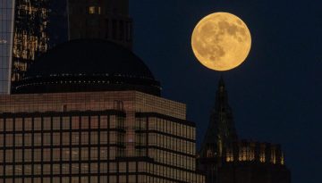 Πότε θα έχουμε την ευκαιρία να δούμε μία υπερπανσέληνο – Έρχεται το «Φεγγάρι του Λύκου»