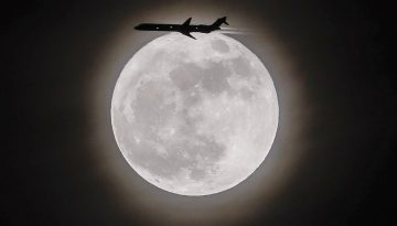 Το μυστήριο των πτήσεων που ταξιδεύουν στον χρόνο: Κάποιοι θα επιβιβαστούν την Πρωτοχρονιά του 2026 και θα προσγειωθούν για… το ρεβεγιόν του 2025!