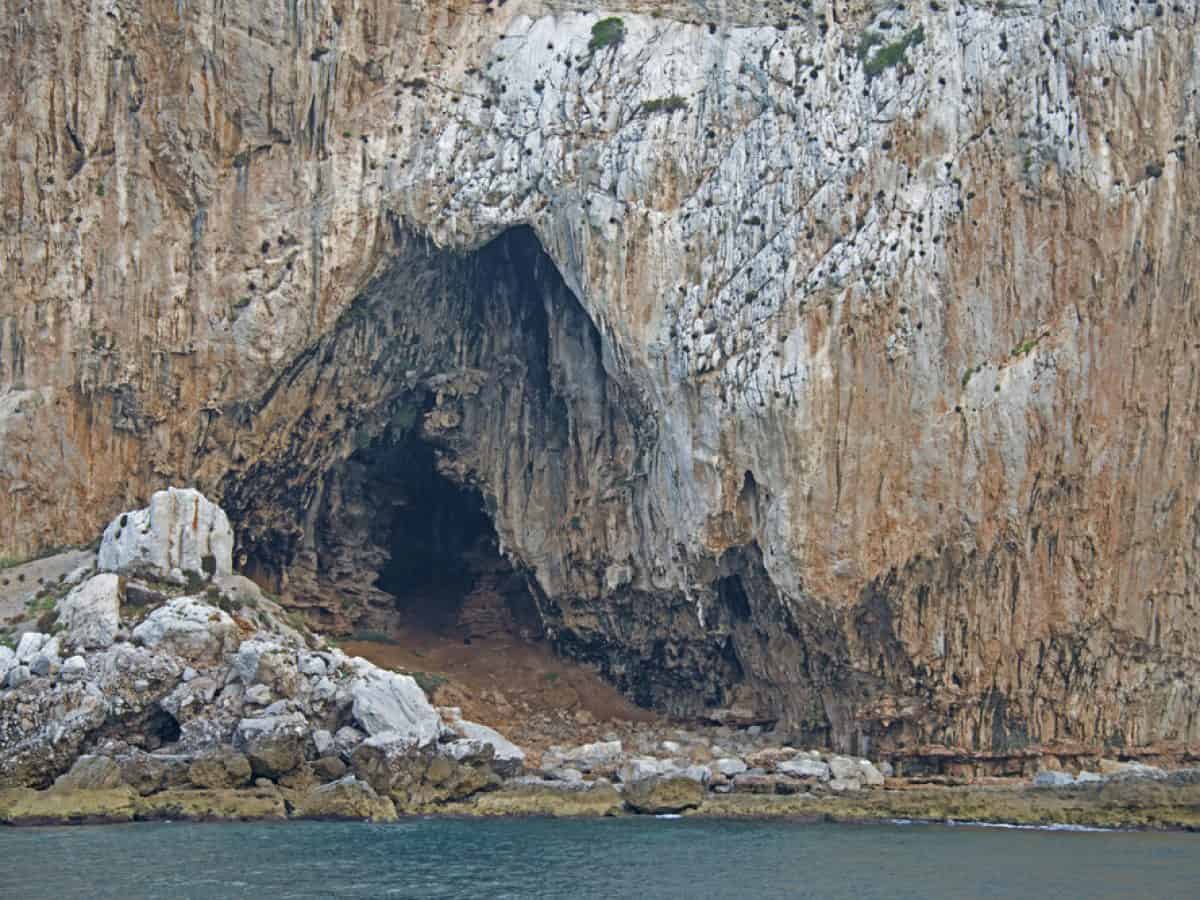 &Alpha;&rho;&chi;&alpha;&iota;&omicron;&lambda;ό&gamma;&omicron;&iota; ά&nu;&omicron;&iota;&xi;&alpha;&nu; &sigma;&pi;&eta;&lambda;&iota;ά &pi;&omicron;&upsilon; ή&tau;&alpha;&nu; &sigma;&phi;&rho;&alpha;&gamma;&iota;&sigma;&mu;έ&nu;&eta; &gamma;&iota;&alpha; 40.000 &chi;&rho;ό&nu;&iota;&alpha; &ndash; &Alpha;&upsilon;&tau;ό &pi;&omicron;&upsilon; &beta;&rho;ή&kappa;&alpha;&nu; &laquo;&alpha;&lambda;&lambda;ά&zeta;&epsilon;&iota; ό&lambda;&eta; &tau;&eta;&nu; &Iota;&sigma;&tau;&omicron;&rho;ί&alpha;&raquo;