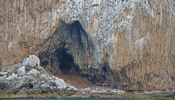 &Alpha;&rho;&chi;&alpha;&iota;&omicron;&lambda;ό&gamma;&omicron;&iota; ά&nu;&omicron;&iota;&xi;&alpha;&nu; &sigma;&pi;&eta;&lambda;&iota;ά &pi;&omicron;&upsilon; ή&tau;&alpha;&nu; &sigma;&phi;&rho;&alpha;&gamma;&iota;&sigma;&mu;έ&nu;&eta; &gamma;&iota;&alpha; 40.000 &chi;&rho;ό&nu;&iota;&alpha; &ndash; &Alpha;&upsilon;&tau;ό &pi;&omicron;&upsilon; &beta;&rho;ή&kappa;&alpha;&nu; &laquo;&alpha;&lambda;&lambda;ά&zeta;&epsilon;&iota; ό&lambda;&eta; &tau;&eta;&nu; &Iota;&sigma;&tau;&omicron;&rho;ί&alpha;&raquo;