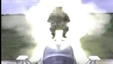 13 Ιανουαρίου 1943, για πρώτη φορά χρησιμοποιείται το εκτινασσόμενο κάθισμα