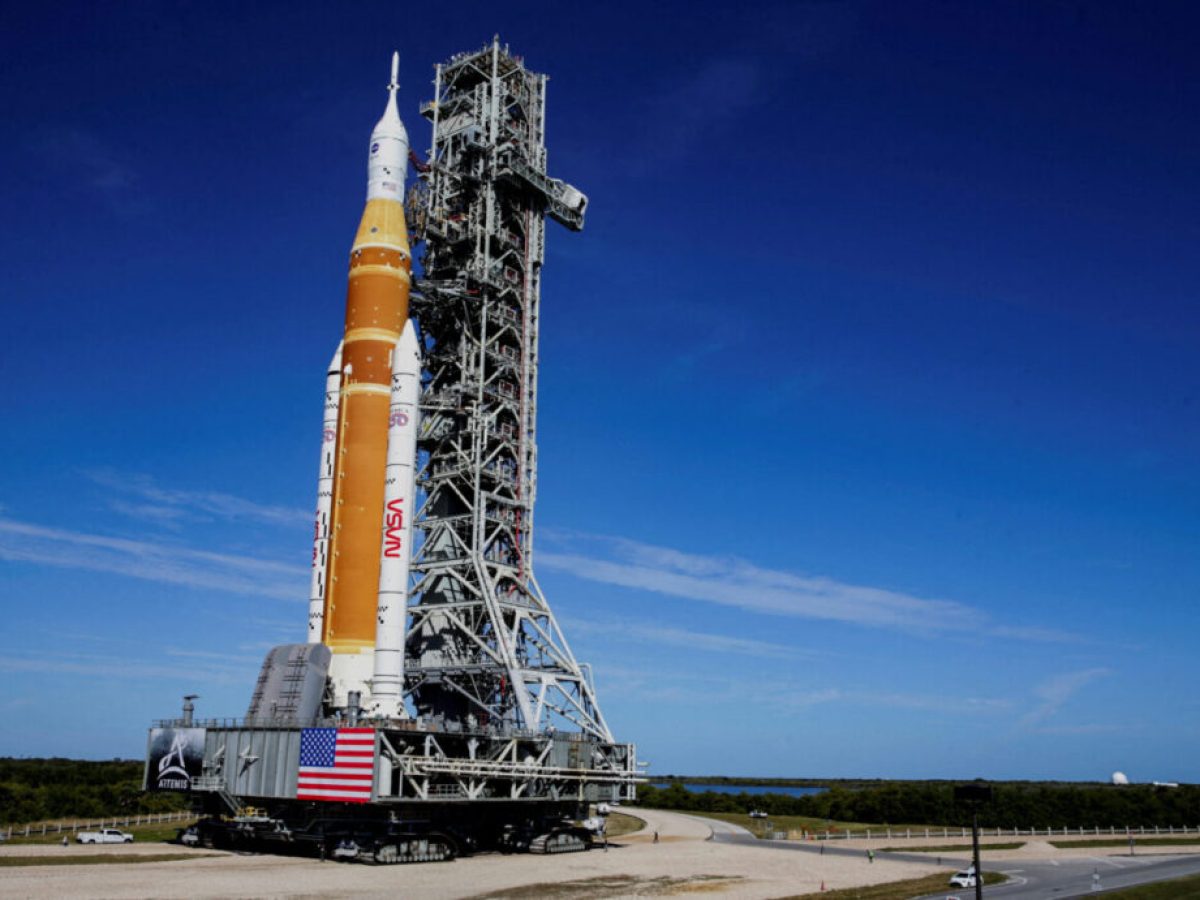 Eτοιμος ο σούπερ πύραυλος της NASA για τον ιστορικό γύρο της Σελήνης