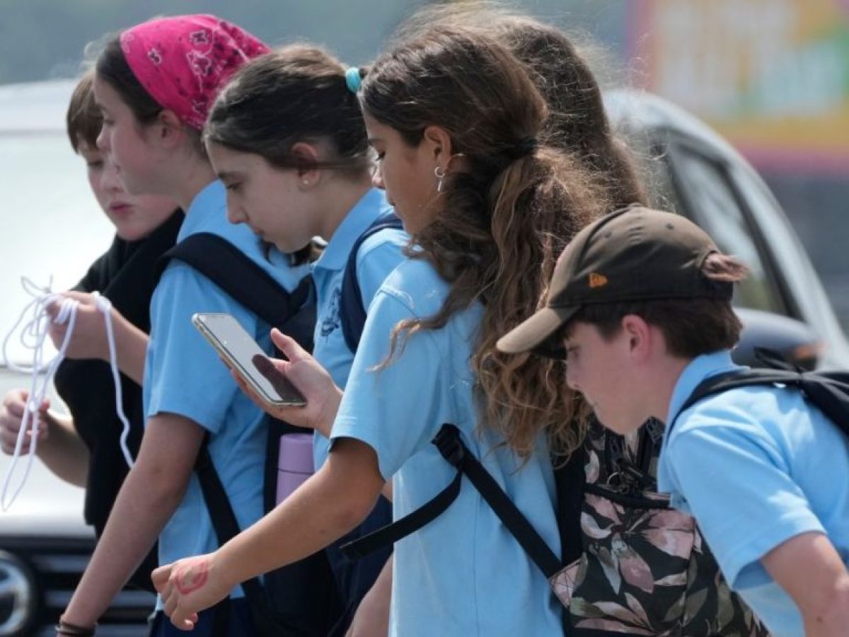 Social media και έφηβοι: Πότε η χρήση συνδέεται με καλύτερη ψυχική ευημερία