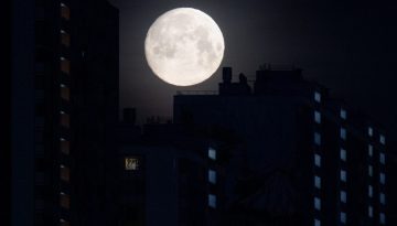 «Φεγγάρι του Λύκου»: Οι πέντε λόγοι που αξίζουν να παρατηρήσεις την πρώτη υπερπανσέληνο του 2026