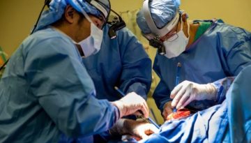 Πρωτοποριακό ιατρικό επίτευγμα: 33χρονος έζησε χωρίς πνεύμονες για 48 ώρες