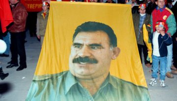 Σαν σήμερα 29 Ιανουαρίου: Η μυστική άφιξη του Οτσαλάν στην Αθήνα και η διπλωματική κρίση