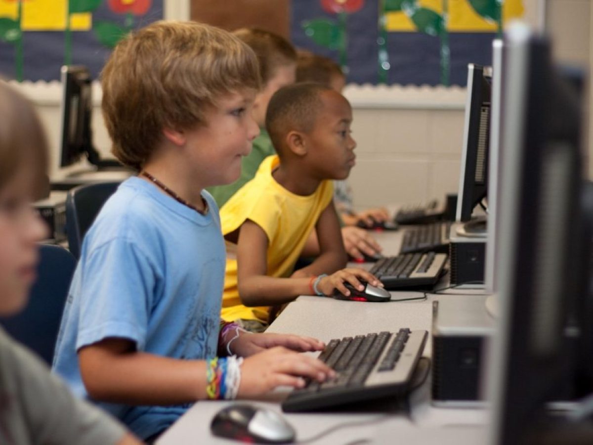 Στη Φινλανδία οι μαθητές εκπαιδεύονται ώστε να εντοπίζουν deepfakes τεχνητής νοημοσύνης