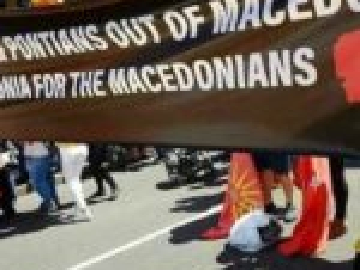 Τι λένε τα σχολικά βιβλία ιστορίας των Σκοπιανών για την Ελλάδα; (vid.)