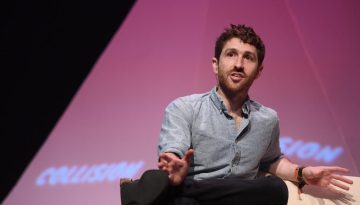 Τρίσταν Χάρις: O πραγματικός στόχος δεν είναι η υποβοήθηση του ανθρώπου αλλά η πλήρης υποκατάσταση της γνωστικής εργασίας | Βίντεο