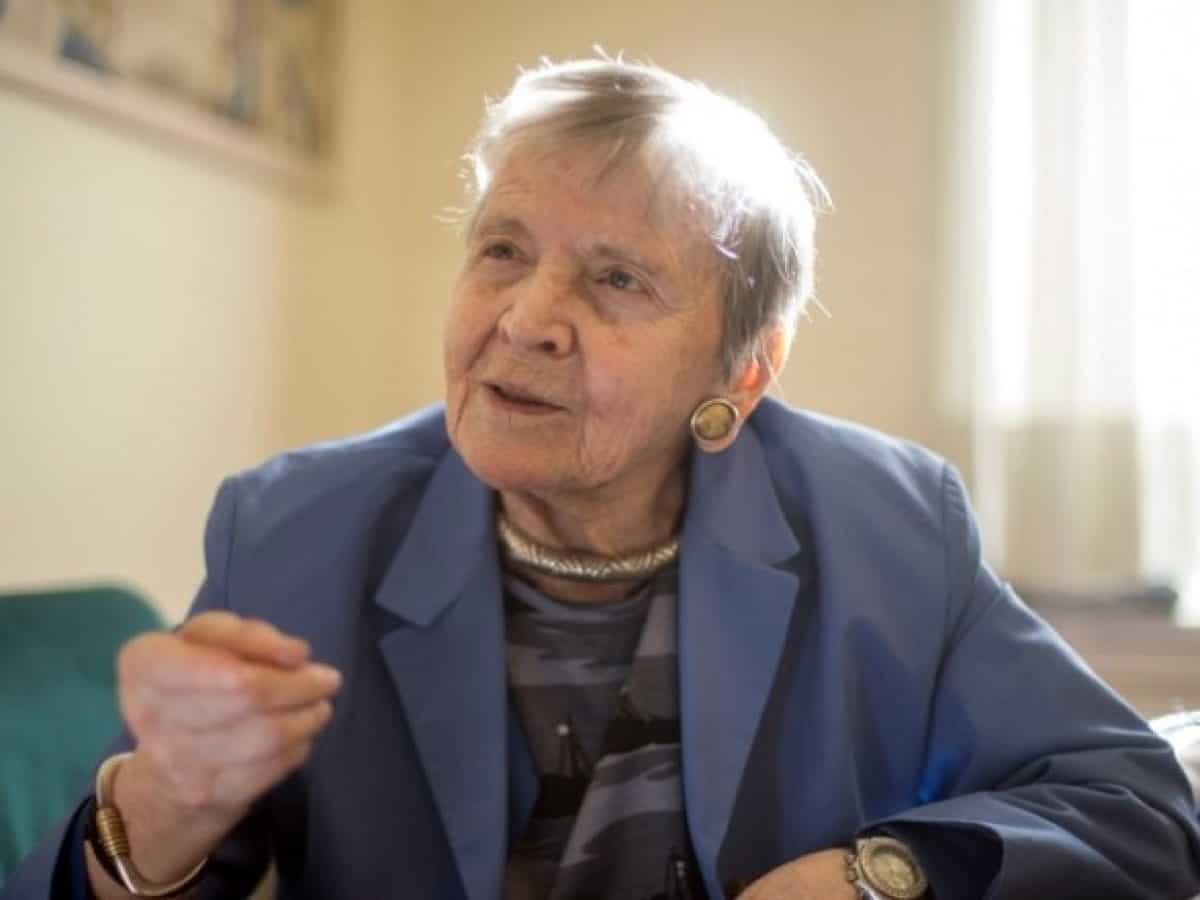 &ldquo;Έ&phi;&upsilon;&gamma;&epsilon;&rdquo; &eta; &Epsilon;&lambda;έ&nu;&eta; &Gamma;&lambda;ύ&kappa;&alpha;&tau;&zeta;&eta;-&Alpha;&rho;&beta;&epsilon;&lambda;έ&rho;
