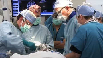 Εμφύτευμα τσιπ στον εγκέφαλο: Η τεχνολογία που ενισχύει τη νευροπλαστικότητα μετά από εγκεφαλικό