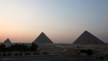 Νέο μυστήριο κάτω από τις Πυραμίδες της Γκίζας: Διαστημικό ραντάρ εντόπισε άγνωστες κοιλότητες στο υπέδαφος