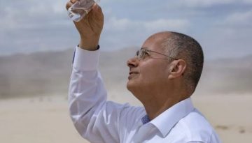 Νομπελίστας κατάφερε να παράξει νερό από ξηρό αέρα
