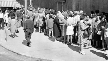 Σαν σήμερα 5 Φεβρουαρίου: Οι Ελληνίδες αποκτούν δικαίωμα ψήφου, αλλά όχι και όλες – «Μόνο οι άσχημες θέλουν ψήφο»