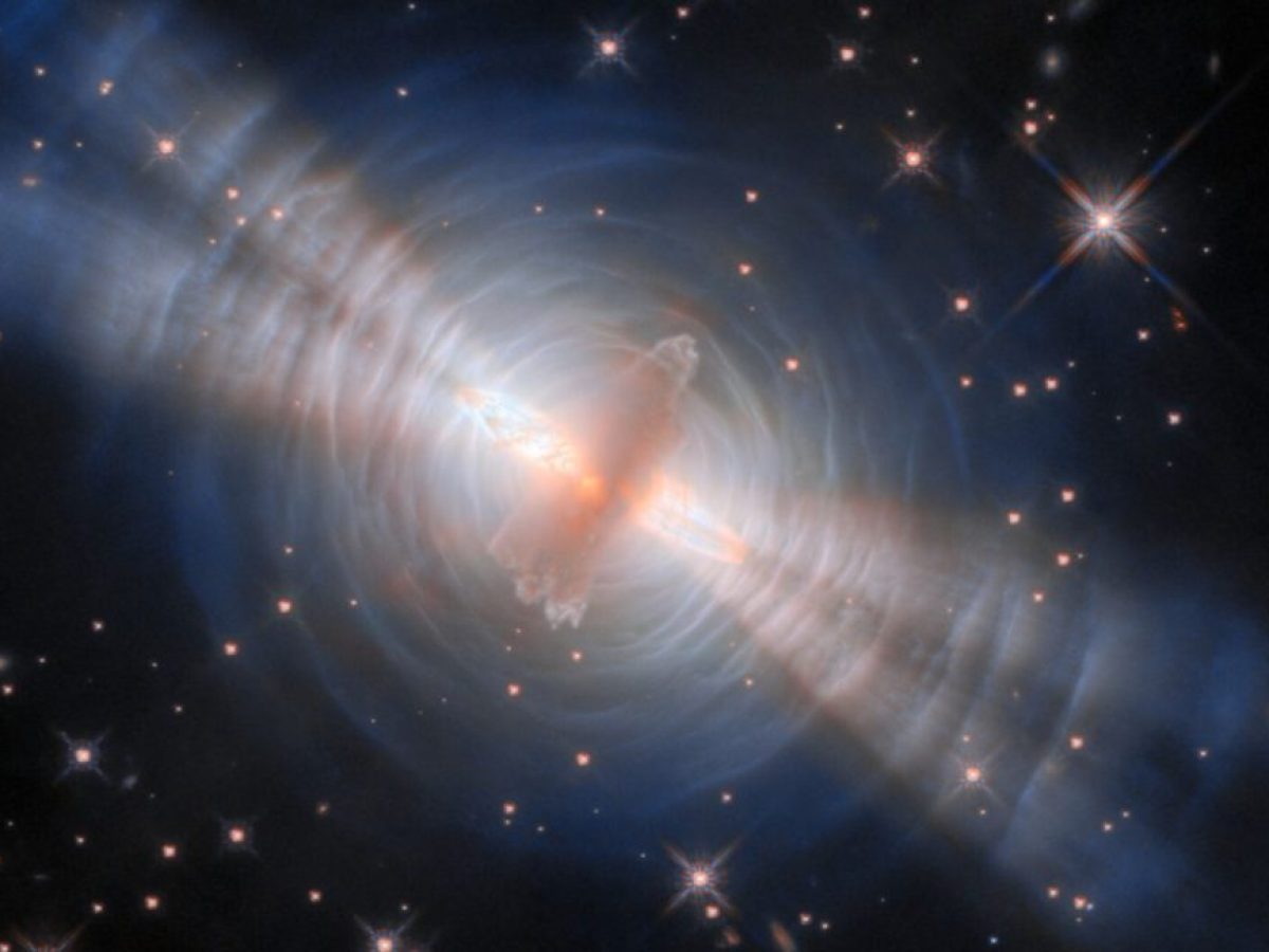 Το Hubble αιχμαλώτισε την κοσμική ομορφιά του «διαστημικού αυγού»