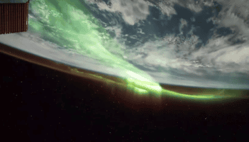 Βίντεο από τον ISS: Εντυπωσιακές πράσινες κορδέλες σέλαος «χορεύουν» τη Γη