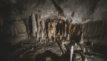 Ανακάλυψη-ορόσημο φέρνει πιο κοντά την εξωγήινη ζωή: Οργανισμοί κάνουν φωτοσύνθεση σε σπήλαιο χωρίς Ήλιο