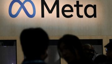 Ανάρτηση μετά θάνατον: Η Meta κατοχύρωσε πατέντα που κρατά ενεργούς στα κοινωνικά δίκτυα λογαριασμούς χρηστών που απεβίωσαν