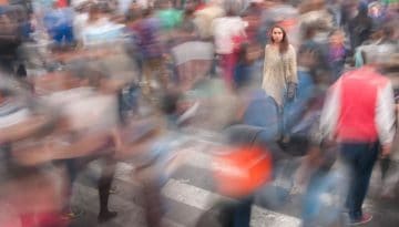 Long Covid: &Alpha;&kappa;ό&mu;&eta; &kappa;&alpha;&iota; &sigma;&epsilon; ή&pi;&iota;&alpha; &mu;&omicron;&rho;&phi;ή έ&chi;&epsilon;&iota; &mu;&alpha;&kappa;&rho;&omicron;&chi;&rho;ό&nu;&iota;&epsilon;&sigmaf; &epsilon;&gamma;&kappa;&epsilon;&phi;&alpha;&lambda;&iota;&kappa;έ&sigmaf; &epsilon;&pi;&iota;&pi;&tau;ώ&sigma;&epsilon;&iota;&sigmaf;