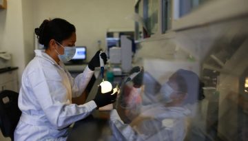 Αυτός ο ιός μπορεί να συνδέεται με εργαστηριακό ατύχημα