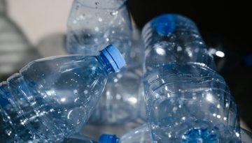 Επιστήμονες μετατρέπουν πλαστικά μπουκάλια σε φάρμακο για τη νόσο του Πάρκινσον