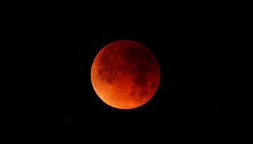 Η αποψινή ολική σεληνιακή έκλειψη θα είναι η τελευταία μέχρι την παραμονή της Πρωτοχρονιάς του 2028