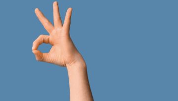 Σαν σήμερα 23 Μαρτίου: Το «ΟΚ» γίνεται παγκόσμιος κώδικας επικοινωνίας – Προέρχεται πράγματι από τα ελληνικά;