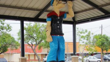 Σαν σήμερα 26 Μαρτίου: Η ιστορία πίσω από το άγαλμα του Ποπάι στο Τέξας