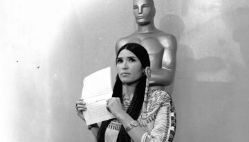 Σαν σήμερα 27 Μαρτίου: Ο Μάρλον Μπράντο αρνείται το Όσκαρ για τον «Νονό»