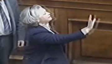 Σαν σήμερα 3 Μαρτίου: Το «Χαίρετε!» της Άννας Συνοδινού στη Βουλή που έμεινε στην ιστορία