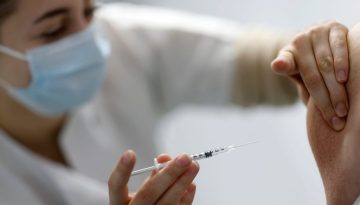 Θαυματουργό το εμβόλιο του έρπη ζωστήρα: Ασπίδα για τρεις κατηγορίες ασθενειών