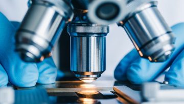 Θεσσαλονίκη: Μαθητές γίνονται επιστήμονες για μία ημέρα για να εργαστούν σε ερευνητικές μεθόδους θεραπείας του καρκίνου