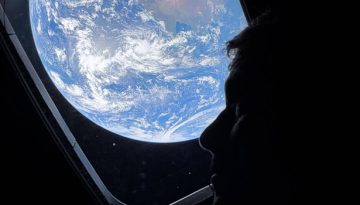 Artemis II: Η ανθρωπότητα από την αθέατη πλευρά της Σελήνης – Εικόνες που κόβουν την ανάσα