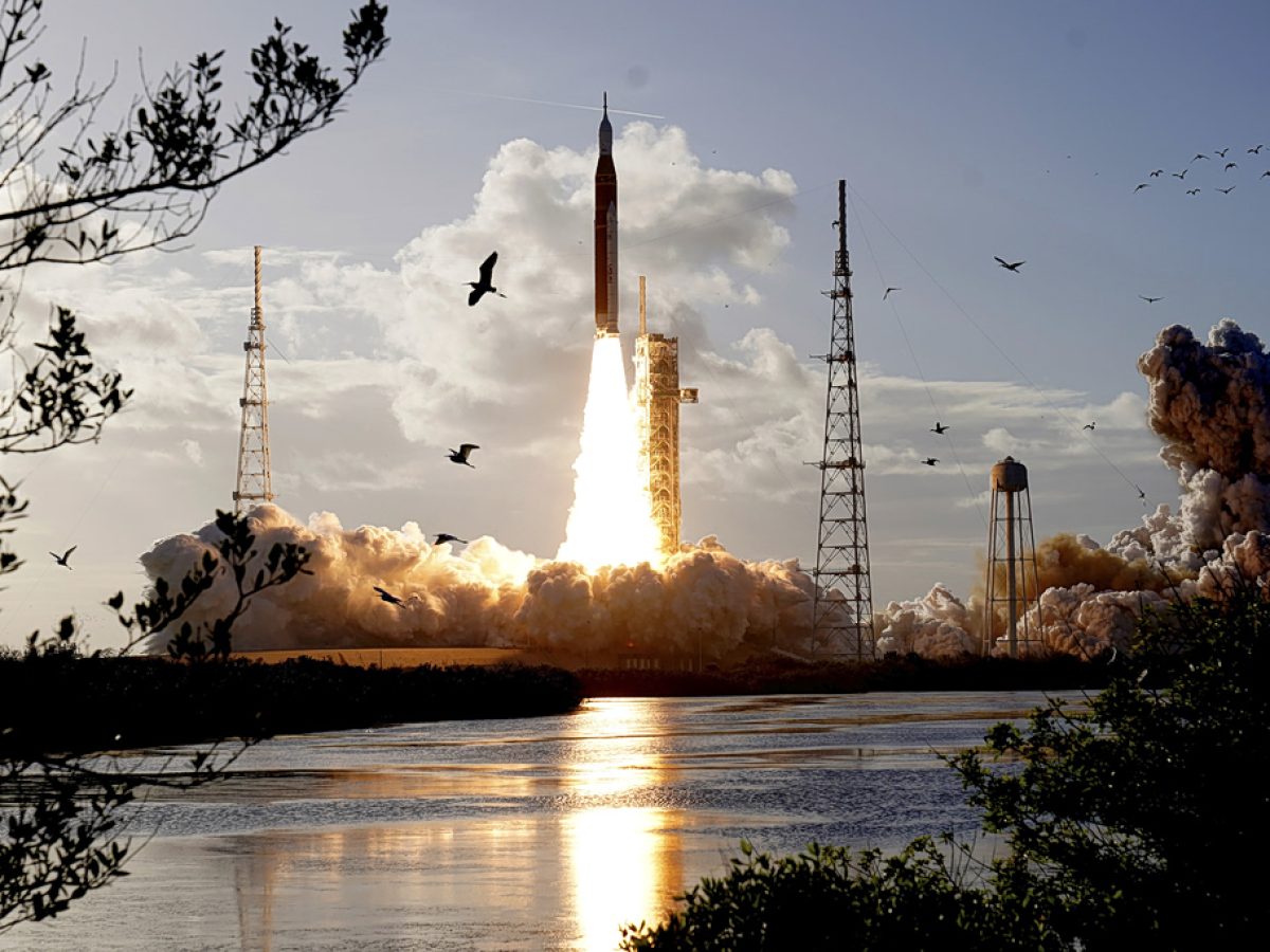 NASA &ndash; &Tau;&omicron; Artemis II &epsilon;&pi;έ&sigma;&tau;&rho;&epsilon;&psi;&epsilon; &sigma;&tau;&eta; &sigma;&epsilon;&lambda;ή&nu;&eta; &ndash; &Tau;&omicron; &iota;&sigma;&tau;&omicron;&rho;&iota;&kappa;ό &tau;&alpha;&xi;ί&delta;&iota; &tau;&omega;&nu; 10 &eta;&mu;&epsilon;&rho;ώ&nu;