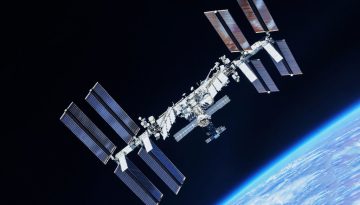 Χιλιάδες σκουλήκια ταξιδεύουν προς τον Διεθνή Διαστημικό Σταθμό – Το πείραμα που ανοίγει νέους δρόμους