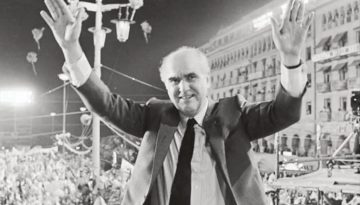 Σαν σήμερα 20 Απριλίου: Το «Τσοβόλα δώσ’ τα όλα» – Πώς γεννήθηκε η φράση που έγινε σύμβολο μιας εποχής