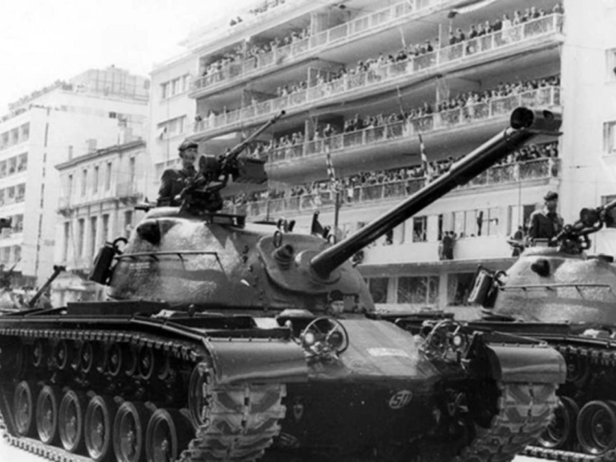 &Sigma;&alpha;&nu; &sigma;ή&mu;&epsilon;&rho;&alpha; 21 &Alpha;&pi;&rho;&iota;&lambda;ί&omicron;&upsilon;: To &Pi;&rho;&alpha;&xi;&iota;&kappa;ό&pi;&eta;&mu;&alpha; &tau;&omega;&nu; &sigma;&upsilon;&nu;&tau;&alpha;&gamma;&mu;&alpha;&tau;&alpha;&rho;&chi;ώ&nu;