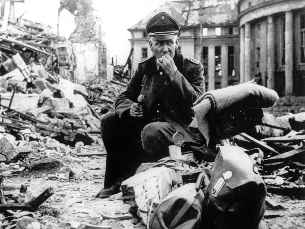 5 &Mu;&alpha;ΐ&omicron;&upsilon; 1945: Ά&nu;&epsilon;&upsilon; ό&rho;&omega;&nu; &pi;&alpha;&rho;ά&delta;&omicron;&sigma;&eta; &tau;&eta;&sigmaf; &Gamma;&epsilon;&rho;&mu;&alpha;&nu;ί&alpha;&sigmaf;