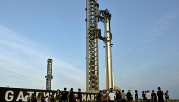 Με το βλέμμα στη Σελήνη, ο Μασκ εκτοξεύει το αναβαθμισμένο Starship V3