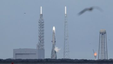 Ο μεγάλος πύραυλος της Blue Origin του Τζεφ Μπέζος εξερράγη στη διάρκεια δοκιμής στο έδαφος