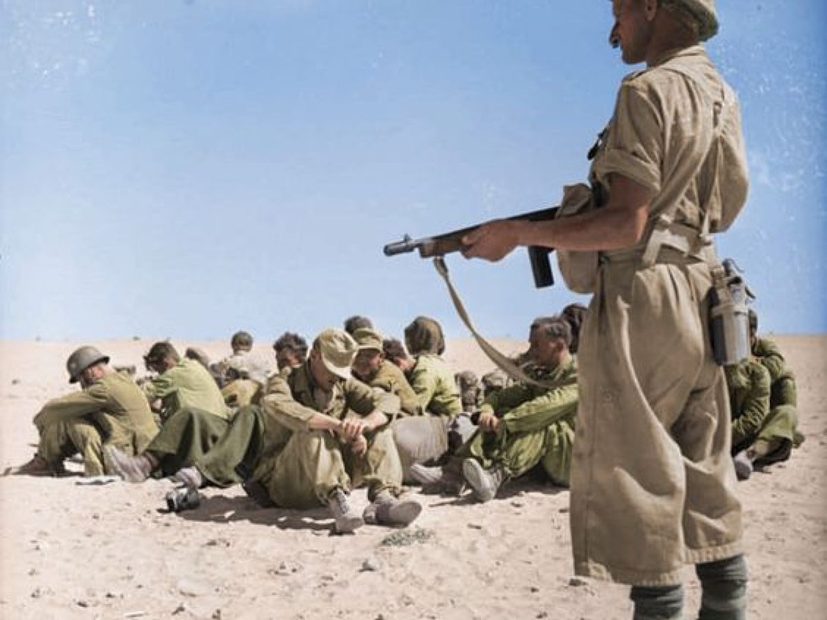 &Sigma;&Alpha;&Nu; &Sigma;&Eta;&Mu;&Epsilon;&Rho;&Alpha; &ndash; 13 &Mu;&alpha;ΐ&omicron;&upsilon; 1943: To Afrika Korps &pi;&alpha;&rho;&alpha;&delta;ί&delta;&epsilon;&tau;&alpha;&iota; &ndash; &tau;&omicron; &tau;έ&lambda;&omicron;&sigmaf; &tau;&omicron;&upsilon; &pi;&omicron;&lambda;έ&mu;&omicron;&upsilon; &sigma;&tau;&eta; &Beta;ό&rho;&epsilon;&iota;&omicron; &Alpha;&phi;&rho;&iota;&kappa;ή