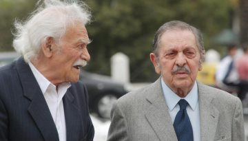 Σαν σήμερα 30 Μαΐου: Ο Γλέζος και ο Σάντας κατεβάζουν τη ναζιστική σημαία από την Ακρόπολη