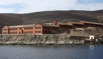 Σαν σήμερα 4 Μαΐου: Η χούντα μεταφέρει χιλιάδες πολιτικούς αντιπάλους στη Γυάρο