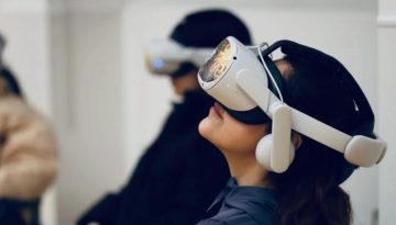 Βρετανία: Πιλοτική χρήση εικονικής πραγματικότητας σε σχολεία για τη μείωση του μαθητικού άγχους