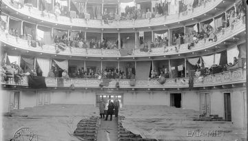 Από χώρος επιβίωσης μετά το 1922 στη γέννηση της εθνικής σκηνής: Πρόσφυγες στο Δημοτικό Θέατρο και η ίδρυση του Εθνικού