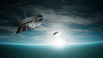 ICEYE: Σχέδιο για εργοστάσιο μαζικής παραγωγής δορυφόρων στην Ελλάδα – Πτήση