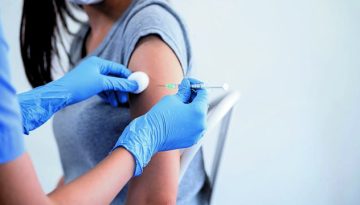 Κέιμπριτζ: Εμβόλιο σχεδιασμένο με τεχνητή νοημοσύνη με στόχο την αποτροπή μελλοντικών πανδημιών