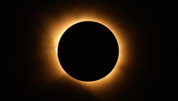 Live &eta; &omicron;&lambda;&iota;&kappa;ή έ&kappa;&lambda;&epsilon;&iota;&psi;&eta; &Eta;&lambda;ί&omicron;&upsilon; &ndash; &Sigma;&tau;&omicron; &sigma;&kappa;&omicron;&tau;ά&delta;&iota; &pi;&epsilon;&rho;&iota;&omicron;&chi;έ&sigmaf; &tau;&eta;&sigmaf; &Iota;&sigma;&pi;&alpha;&nu;ί&alpha;&sigmaf; &kappa;&alpha;&iota; &tau;&eta;&sigmaf; &Iota;&sigma;&lambda;&alpha;&nu;&delta;ί&alpha;&sigmaf; &ndash; ertnews.gr