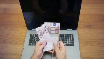 &Nu;έ&alpha; &pi;&lambda;&alpha;&tau;&phi;ό&rho;&mu;&alpha; &epsilon;&pi;&iota;&tau;&rho;έ&pi;&epsilon;&iota; &sigma;&tau;&omicron;&upsilon;&sigmaf; &chi;&rho;ή&sigma;&tau;&epsilon;&sigmaf; &nu;&alpha; &sigma;&tau;&omicron;&iota;&chi;&eta;&mu;&alpha;&tau;ί&zeta;&omicron;&upsilon;&nu; &sigma;&epsilon; ό,&tau;&iota; &sigma;&upsilon;&mu;&beta;&alpha;ί&nu;&epsilon;&iota; &sigma;&tau;&alpha; livestreams &ndash; ertnews.gr